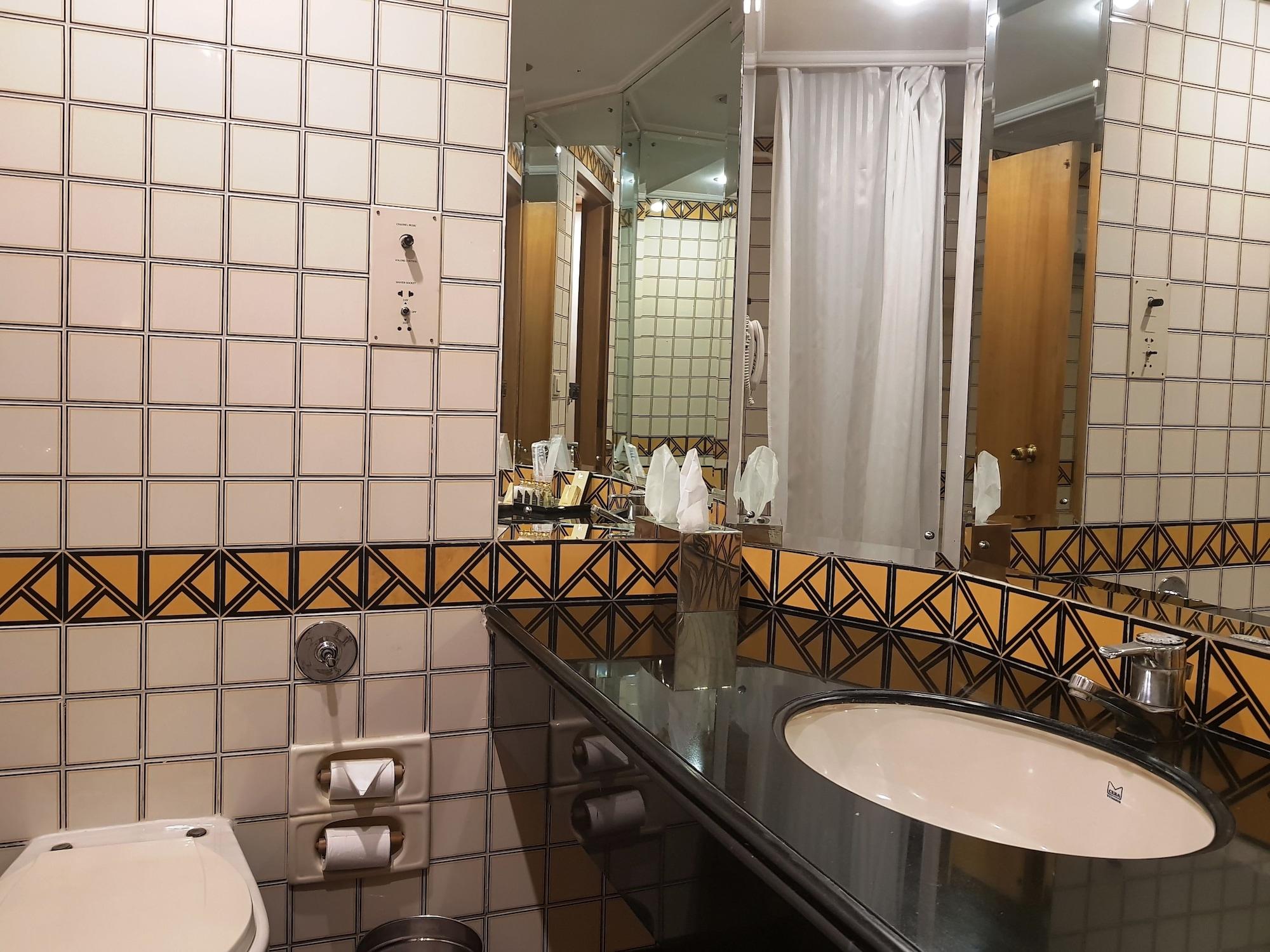 ทัชบันจารา Hotel ไฮเดอราบัด ภายนอก รูปภาพ Bathroom in a hotel