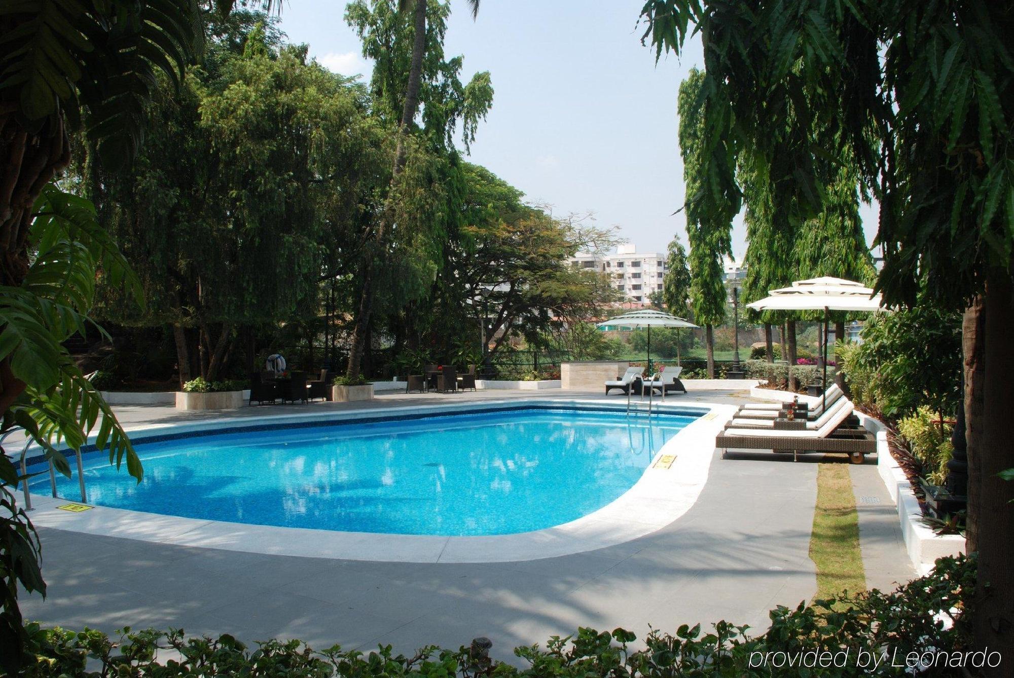ทัชบันจารา Hotel ไฮเดอราบัด สิ่งอำนวยความสะดวก รูปภาพ Swimming pool at the hotel