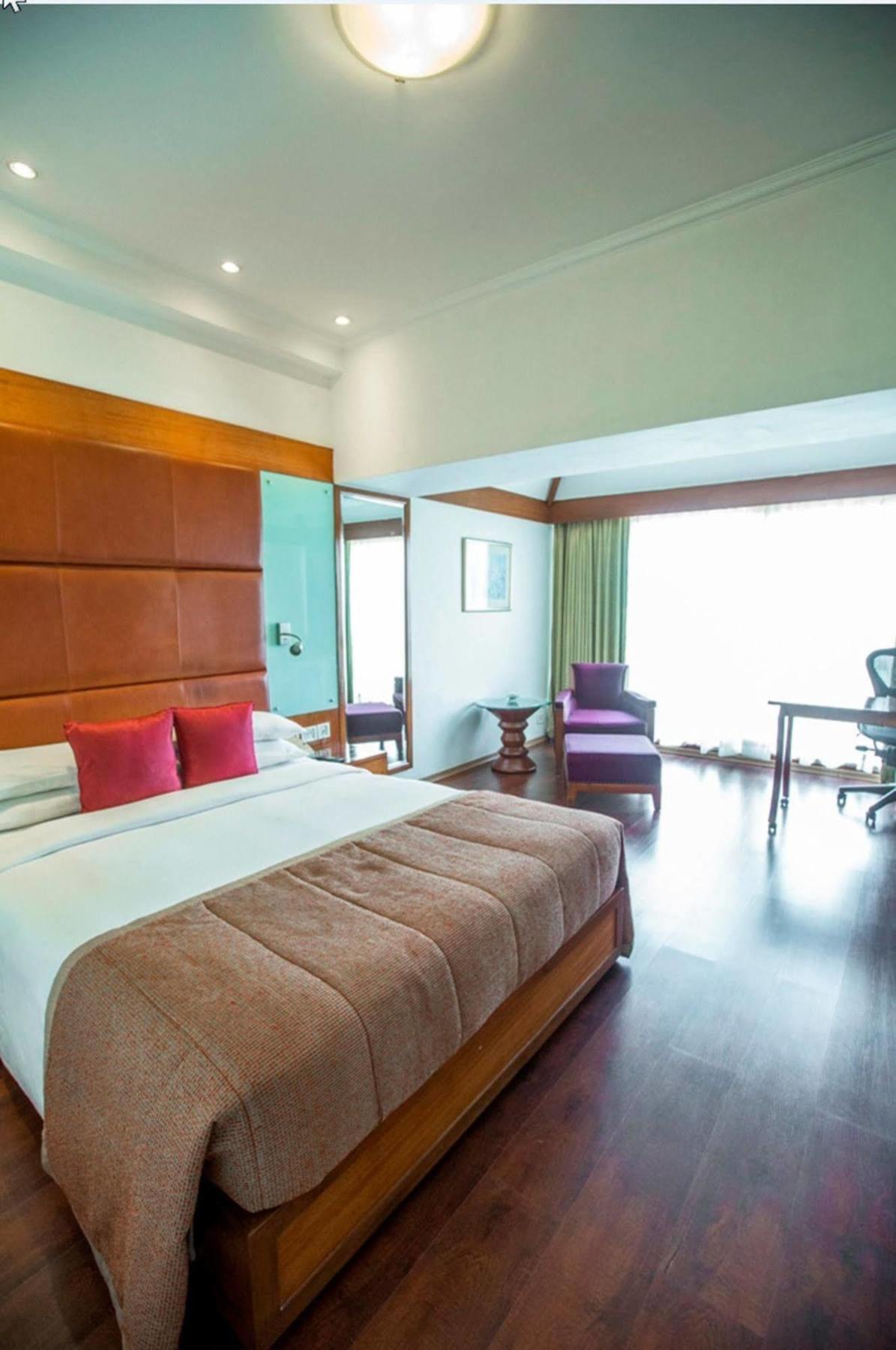 ทัชบันจารา Hotel ไฮเดอราบัด ภายนอก รูปภาพ A room at the Park